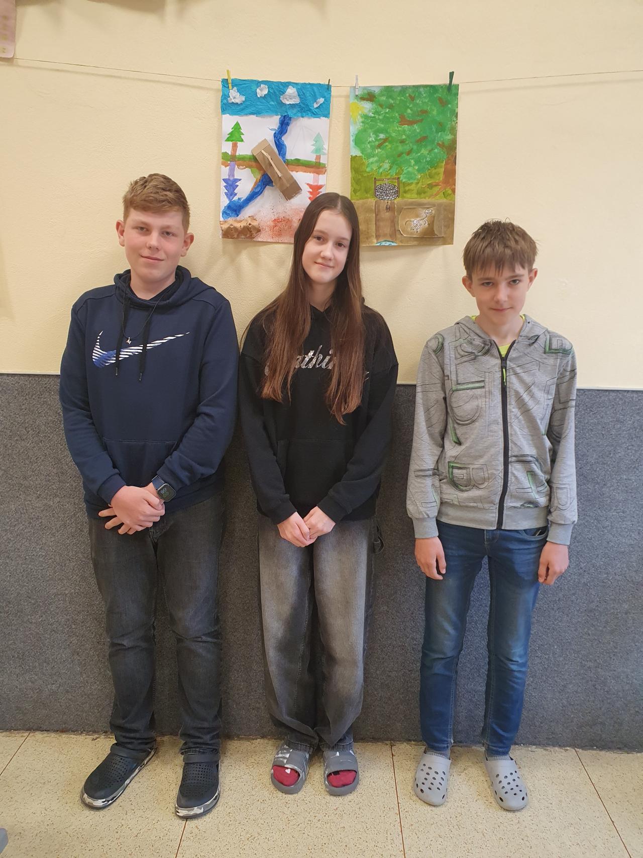 žáci 2. O: zleva Marek Viktora, Sofie Mimráčková, Filip Velát žáci 2. O: zleva Marek Viktora, Sofie Mimráčková, Filip Velát