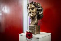 Busta ve Státní opeře