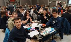 Povolena byla veškerá literatura, mobily zakázané