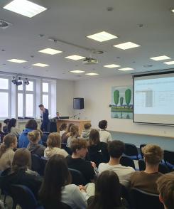 Finanční gramotnost - beseda 1. A. 1. B Finanční gramotnost - beseda 1. A. 1. B