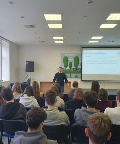 Finanční gramotnost - beseda 1. A. 1. B Finanční gramotnost - beseda 1. A. 1. B