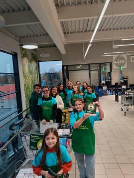 Tým dobrovolníků Potravinová sbírka 5.11. 2025