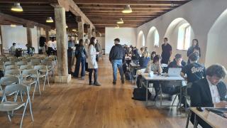 V pevnosti - místo konání 