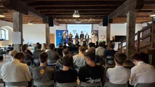 Účastníci a porota