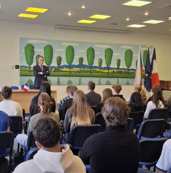 Gymnázium Písek navštívil francouzský velvyslanec Stéphane Crouzat