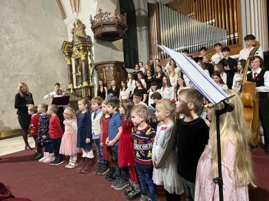 Malí zpěváci z 9.MŠ