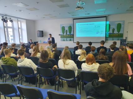 Přednáška o finanční gramotnosti  pro třídy 1. A, 1. B