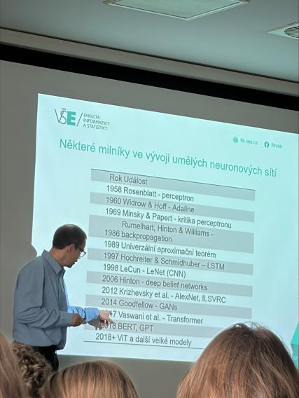 Něco z historie Milníky umělých sítí