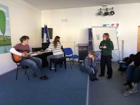 Výuka českých a slovinských písní