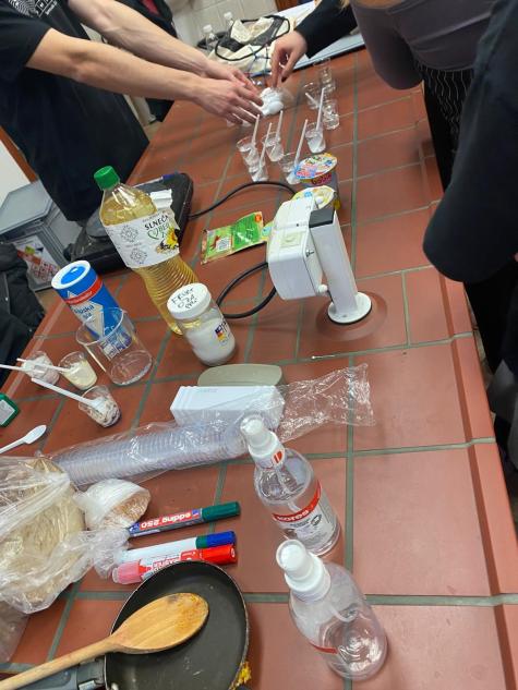 Navštívili nás z VŠCHT – hodina moderní chemie Navštívili nás z VŠCHT – hodina moderní chemie