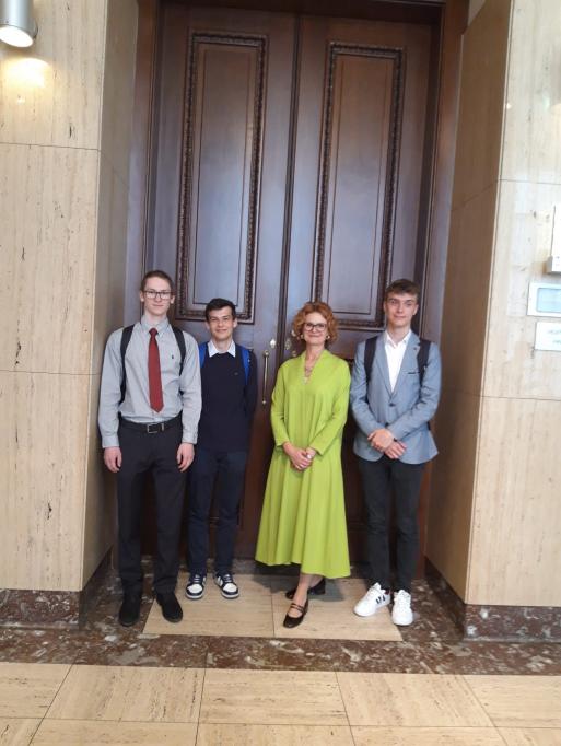 Soutěž Finanční gramotnost - Mgr. Marta Gellová, Viceprezidentka Evropské Asociace finančního plánování EFPA Europe a prezidentka EFPA ČR; Bedřich Zimmermann, Jan Novák, Aleš Kučera