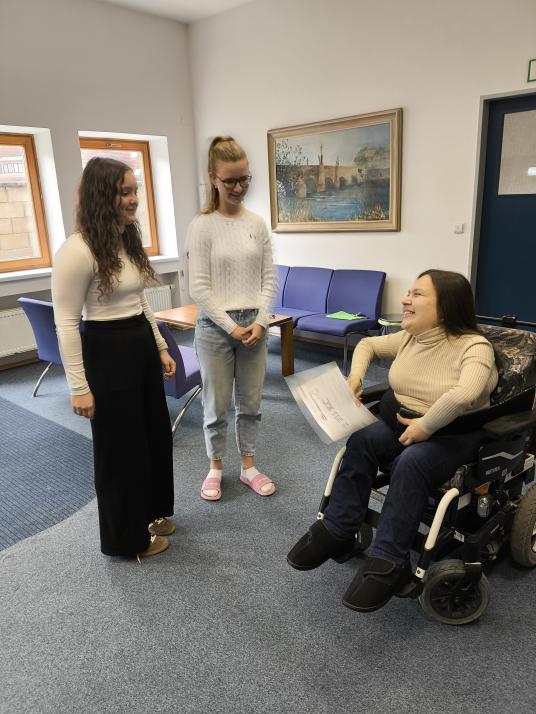 Sladká pomoc z Gymnázia Písek: DofE Bake Sale pro paní Petru
