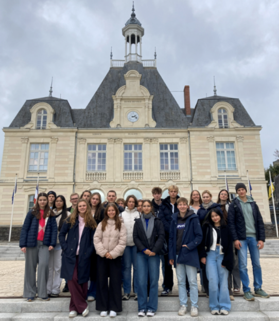 před radnicí v Segré