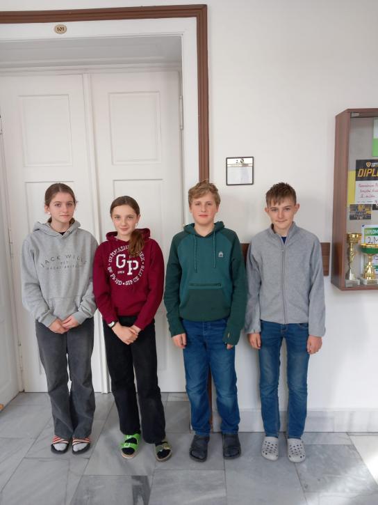 Pythagoriáda 2. O - zleva: Anna Hoffmannová, Mia Kvasničková, Jan Mašek, Filip Velát