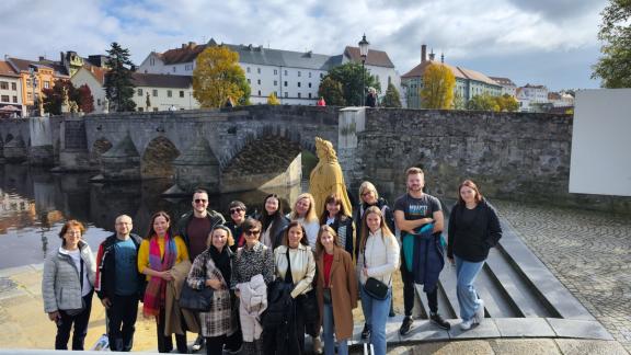 učitelé z Estonska a Slovinska u Starého mostu
