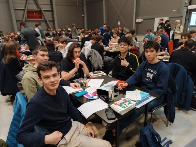 Povolena byla veškerá literatura, mobily zakázané