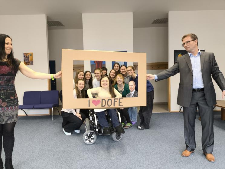 Sladká pomoc z Gymnázia Písek: DofE Bake Sale pro paní Petru