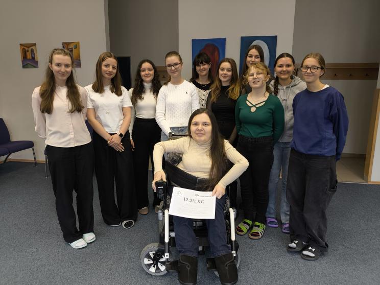 Sladká pomoc z Gymnázia Písek: DofE Bake Sale pro paní Petru