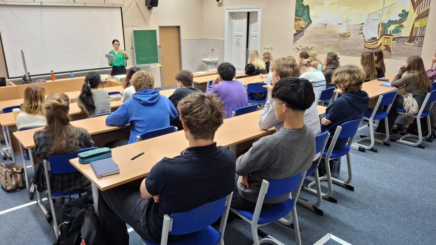 JUDr. Jana Tomešová přednáší o trestním právu